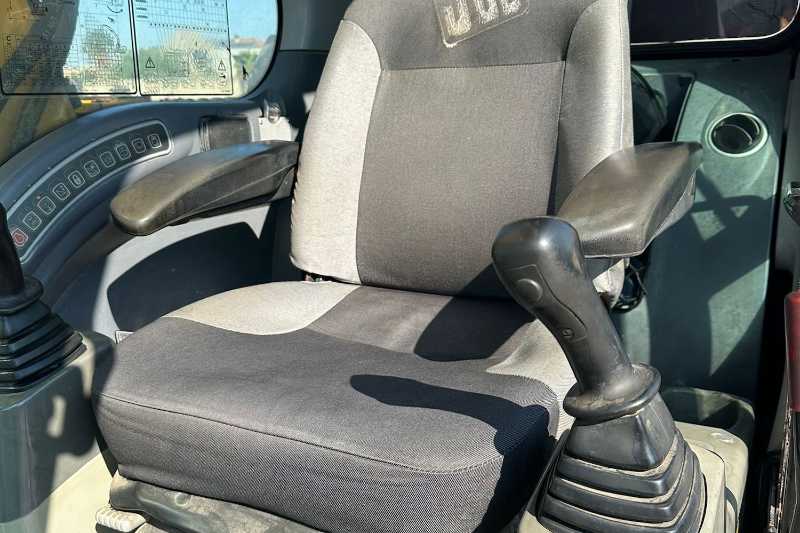 OmecoHub - Immagine JCB JS130